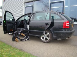 Das Rollstuhlverladesystem LADEBOY S2 im Skoda Octavia Kombi.
