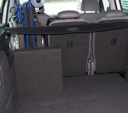 Der LAEBOY S2 im VW Sharan II mit Schwenkmodul und 4 Sitzen
