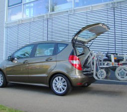 Das Rollstuhlverladesystem SCOOTERBOY im PKW Typ MiniVan.