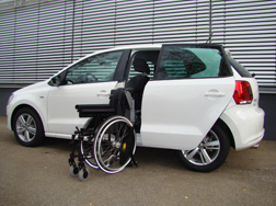 Das Rollstuhlverladesystem LADEBOY S2 im VW Polo.