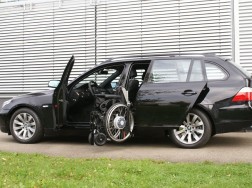 Die Rollstuhlverladehilfe LADEBOY S2 im BMW E61