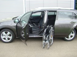 Das Rollstuhlverladesystem LADEBOYS2 im Hond Accord Tourer