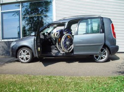 Der LADEBOY S im Skoda-Roomster-3-Sitze