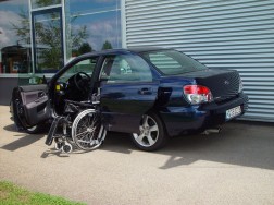 Die Rollstuhlverladehilfe LADEBOY S im Subaru Impreza